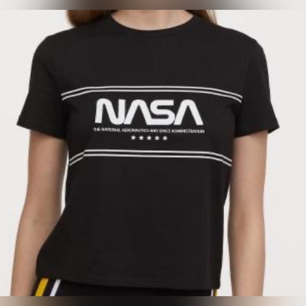 💜H&M Divided Black NASA Cropped Short Sleeve Top Medium